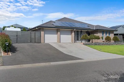 Property photo of 10 Macquarie Parade Meadows SA 5201
