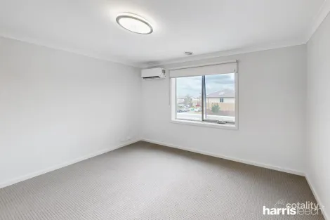 Property photo of 14 Village Crescent Westmeadows VIC 3049