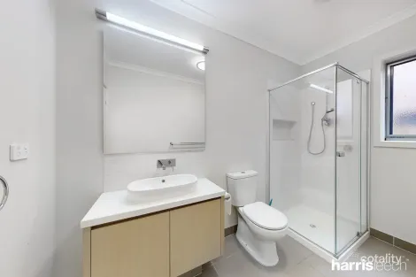 Property photo of 14 Village Crescent Westmeadows VIC 3049