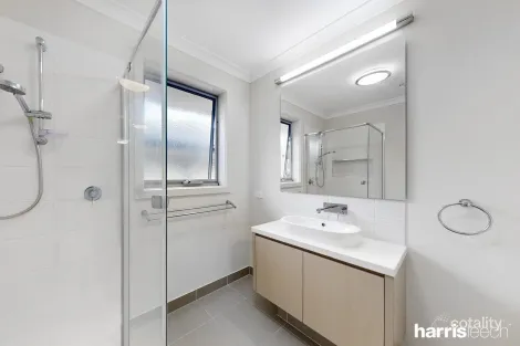 Property photo of 14 Village Crescent Westmeadows VIC 3049