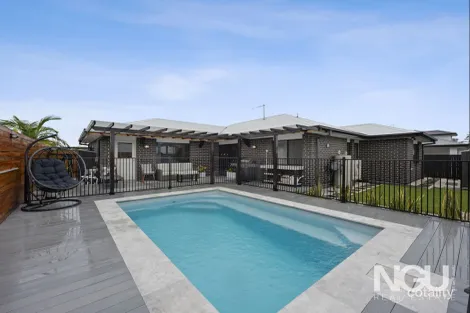 Property photo of 27 Hillview Drive Hillcrest QLD 4118