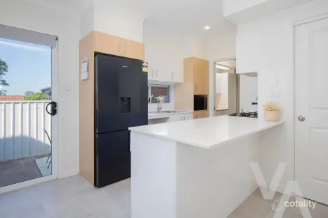 Property photo of 2/8 Mort Street Shortland NSW 2307