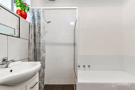 Property photo of 33 Collins Parade Hackham SA 5163