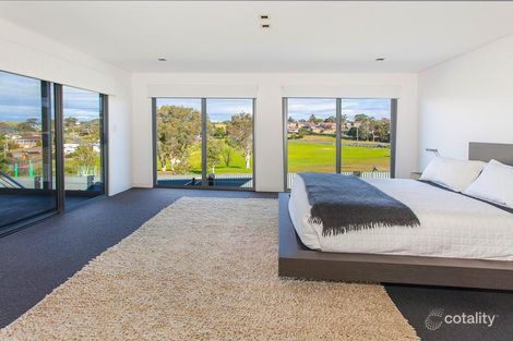 Property photo of 12 Iluka Crescent Kiama Downs NSW 2533