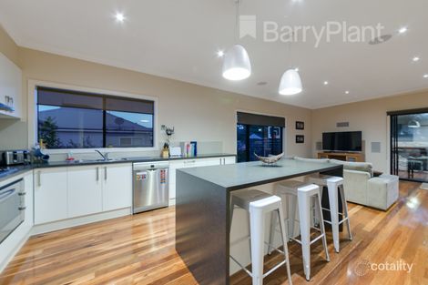 Property photo of 2 Frere Close Pakenham VIC 3810