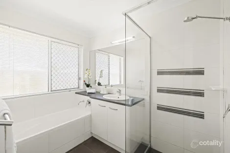 Property photo of 3 Vinnicombe Street Kearneys Spring QLD 4350