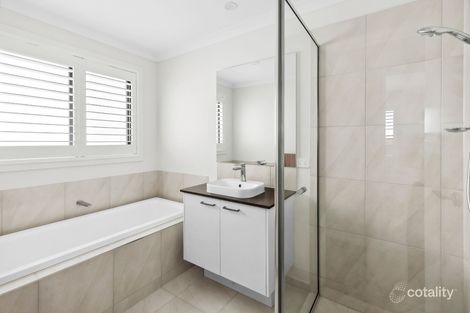 Property photo of 14 Whiteley Street Mount Duneed VIC 3217
