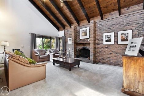 Property photo of 2 Greenleaf Court Eltham North VIC 3095