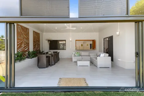 Property photo of 14 Conda Place Carindale QLD 4152
