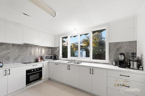 Property photo of 10 Silvester Crescent St Albans VIC 3021