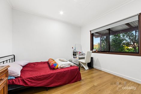 Property photo of 10 Silvester Crescent St Albans VIC 3021