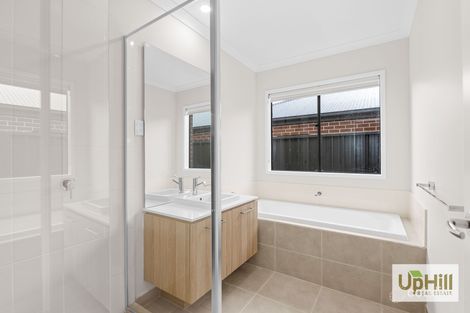 Property photo of 86 Yaralla Circuit Clyde VIC 3978