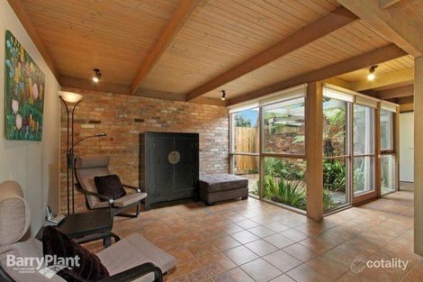 Property photo of 17 Mara Close Wantirna South VIC 3152
