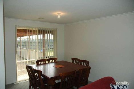 Property photo of 5 Flax Court Cranbourne North VIC 3977