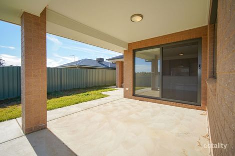 Property photo of 2/11 Gimlet Place Forest Hill NSW 2651