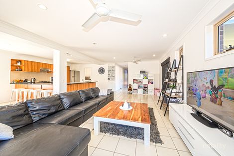 Property photo of 3 Eimeo Place Sandstone Point QLD 4511