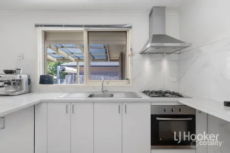 Property photo of 5 Strong Drive Hampton Park VIC 3976