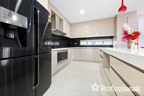 Property photo of 16 Caro Way Fraser Rise VIC 3336