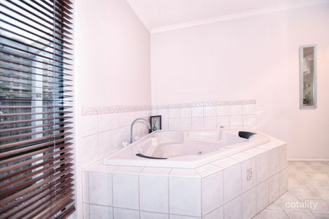 Property photo of 11 Conroy Place Roxburgh Park VIC 3064