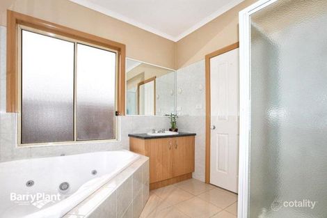 Property photo of 19 Merrivale Place Roxburgh Park VIC 3064