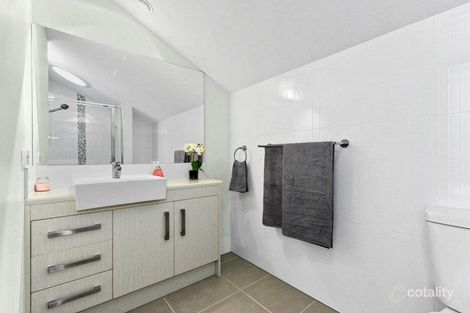 Property photo of 2/255 Cavendish Road Coorparoo QLD 4151