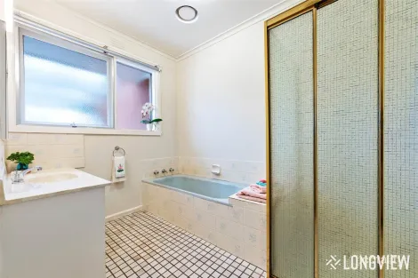 Property photo of 4 Orrell Court Mount Waverley VIC 3149