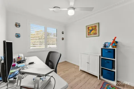 Property photo of 10 Beasley Crescent Rankin Park NSW 2287