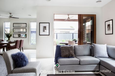 Property photo of 10 Bonnington Boulevard Clyde North VIC 3978