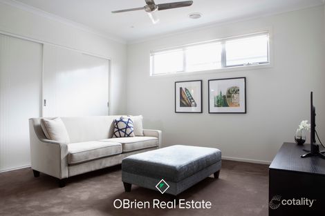Property photo of 10 Bonnington Boulevard Clyde North VIC 3978
