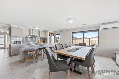 Property photo of 33 Zodiac Way Fraser Rise VIC 3336