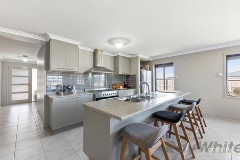 Property photo of 33 Zodiac Way Fraser Rise VIC 3336