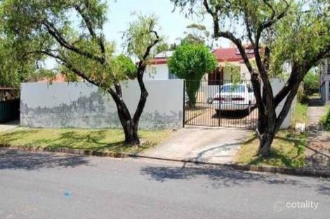 Property photo of 8 Cooleroo Crescent Southport QLD 4215