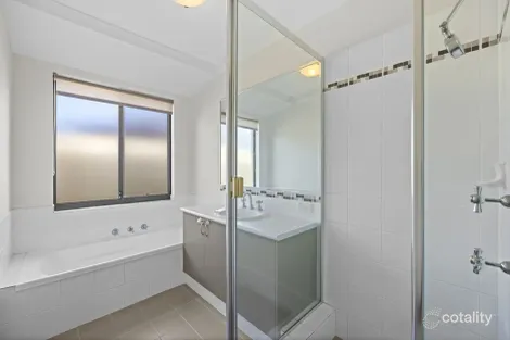 Property photo of 40 Albina Chase Lakelands WA 6180