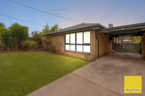 11 BERNARD DR, MELTON SOUTH, VIC 3338