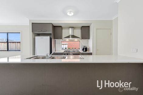 Property photo of 16 Flanker Way Clyde VIC 3978