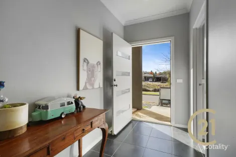 Property photo of 69 Enterprise Circuit Fraser Rise VIC 3336