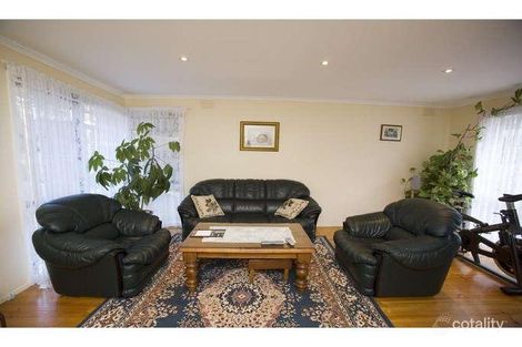 Property photo of 16 Mildura Crescent Endeavour Hills VIC 3802