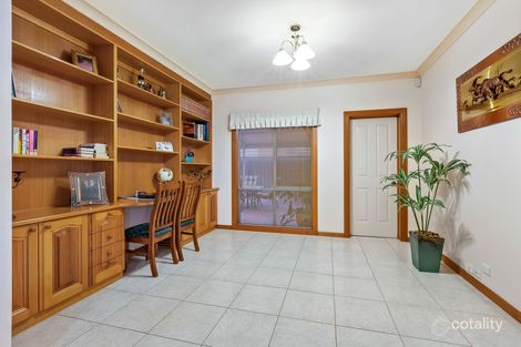 Property photo of 8 Paringa Way Burnside VIC 3023