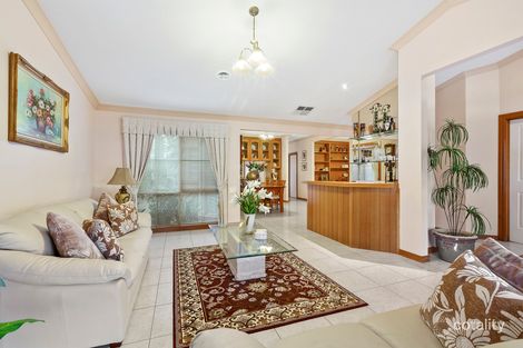 Property photo of 8 Paringa Way Burnside VIC 3023