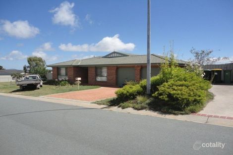 32 Thomas Royal Gdns, Queanbeyan East, NSW 2620