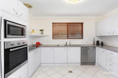 Property photo of 19 Collins Crescent Benowa QLD 4217