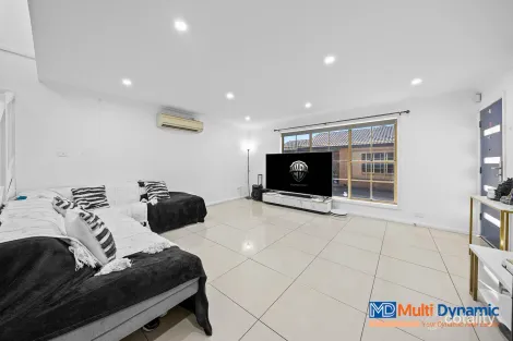 Property photo of 1/12 Kitson Place Minto NSW 2566