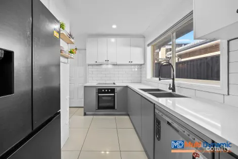 Property photo of 1/12 Kitson Place Minto NSW 2566
