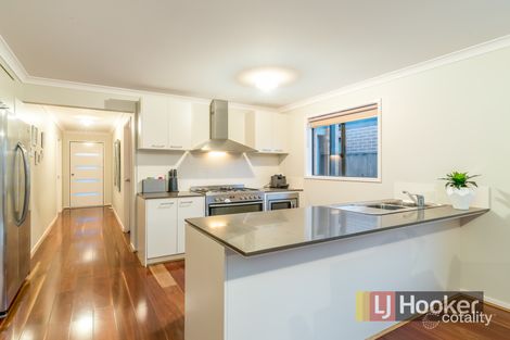 Property photo of 8 Loddon Place Clyde North VIC 3978