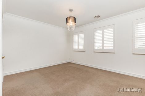 Property photo of 14 Martens Place Dingley Village VIC 3172