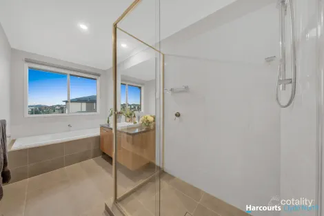 Property photo of 76 Yaralla Circuit Clyde VIC 3978