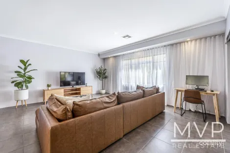 Property photo of 17 Juncea Way Hammond Park WA 6164