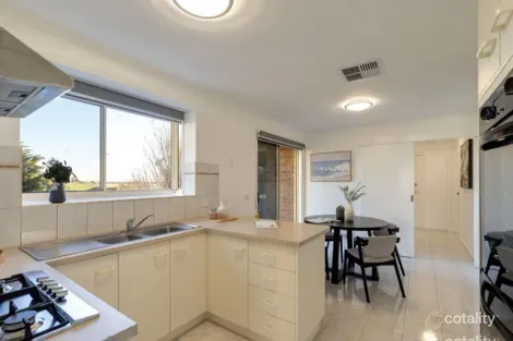 Property photo of 2 Chappell Return Meadow Heights VIC 3048