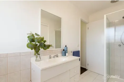 Property photo of 2 Chappell Return Meadow Heights VIC 3048