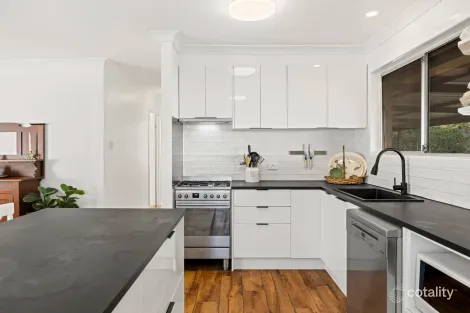 Property photo of 33 Hinkler Crescent Wilsonton QLD 4350